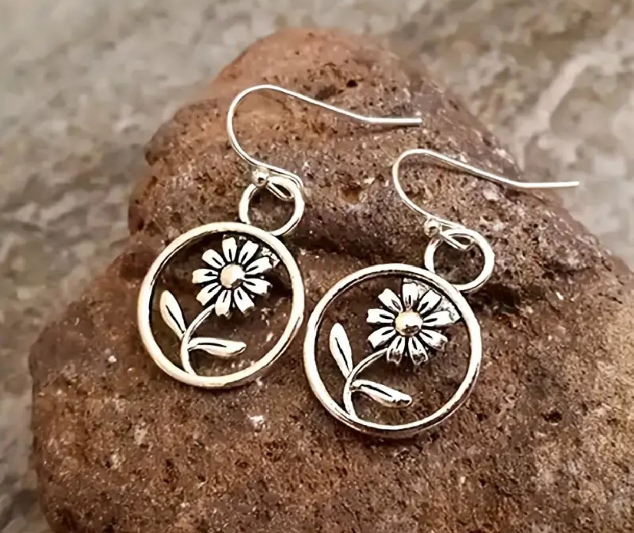 Boho Daisy Charm: Floral Drop Earrings for Plant Lovers