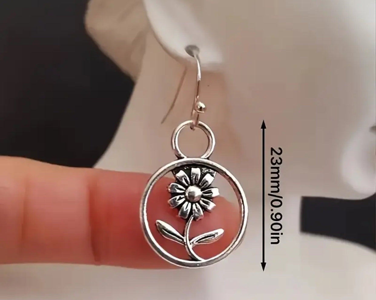 Boho Daisy Charm: Floral Drop Earrings for Plant Lovers