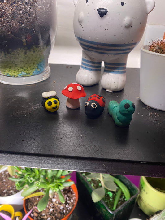 Adorable Plant Buddies – Set of 4 Cute Clay Garden Decorations (Bee, Worm, Mushroom, Ladybug)